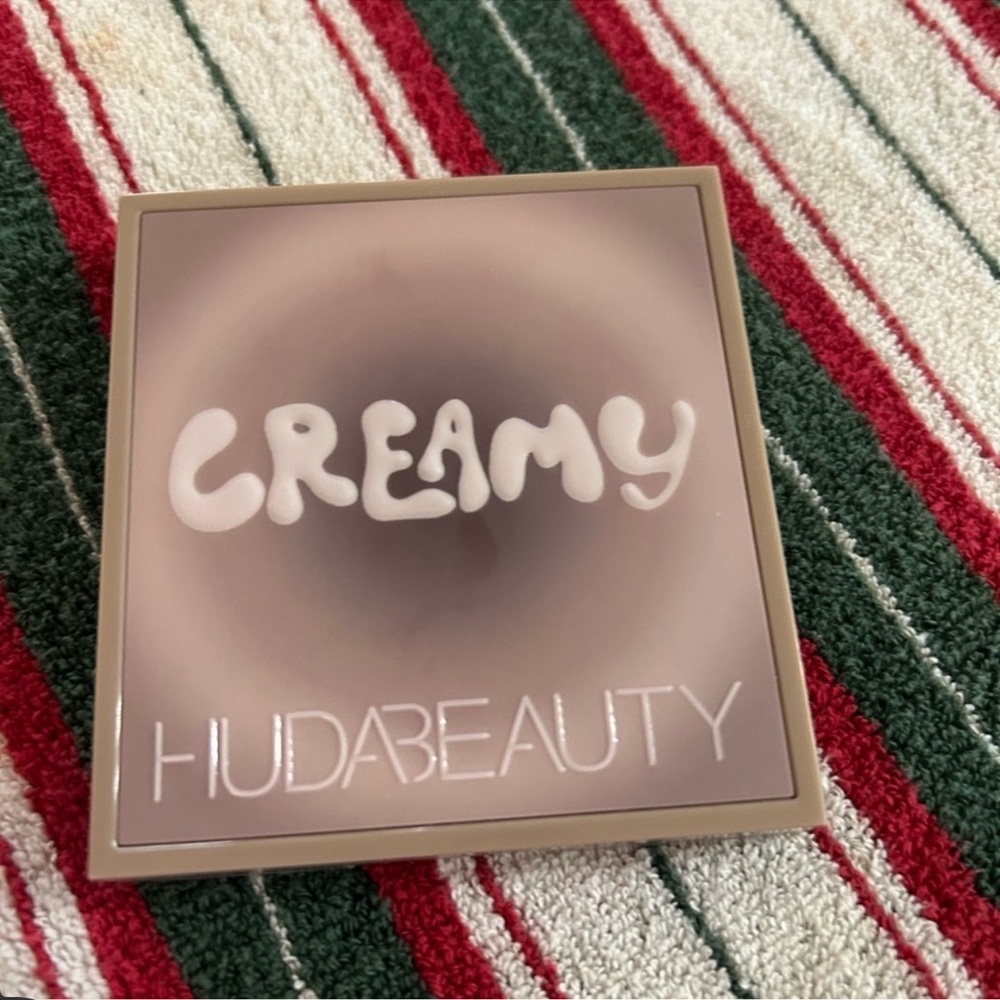 HUDA BEAUTY Greige Creamy Obsessions Eyeshadow Palette